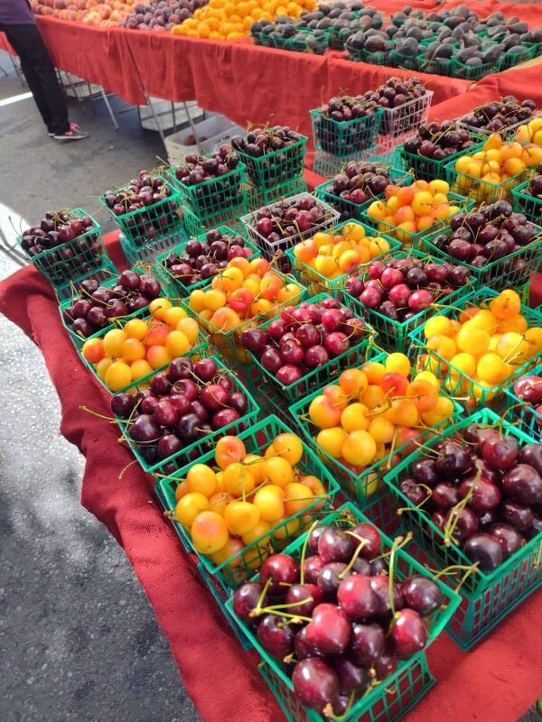 Diabetes eating and living healthy 6 at a local farmers market