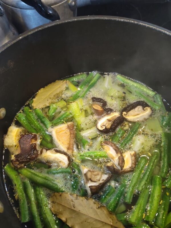 Add your chicken stock, chicken and mushrooms and mix everything well