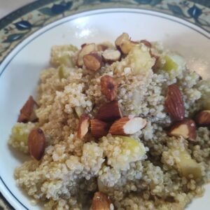 If you're in the mood to try something different for breakfast, you should try this cinnamon apple breakfast quinoa. Apple sweet with cinnamon, the quinoa just absorbs all the right flavors for this breakfast dish and a spoonful of low carb maple syrup adds so much more of a sweetness factor along with some crunchy almonds