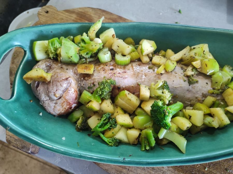 Instructions to making this pork tenderloin with roasted veggies