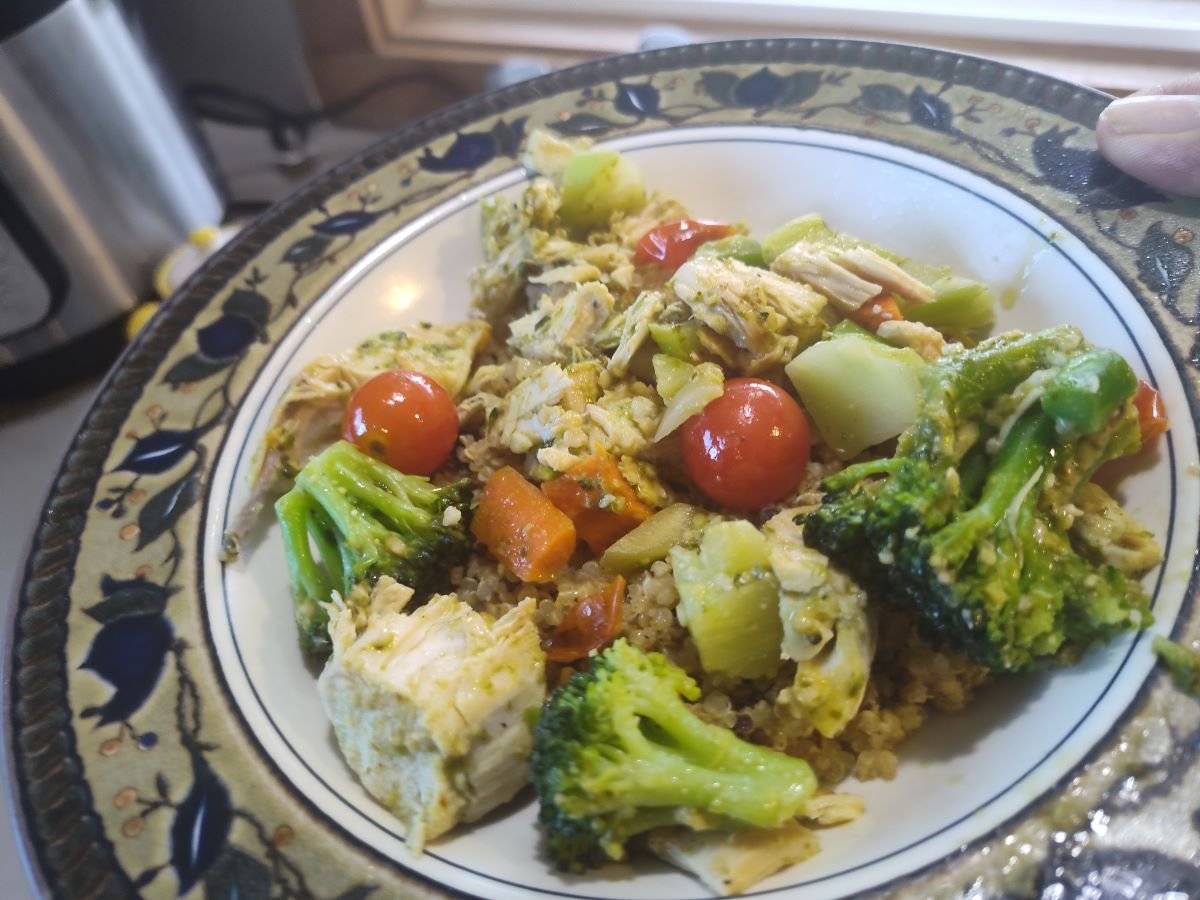 Pesto chicken and broccoli casserole low carb