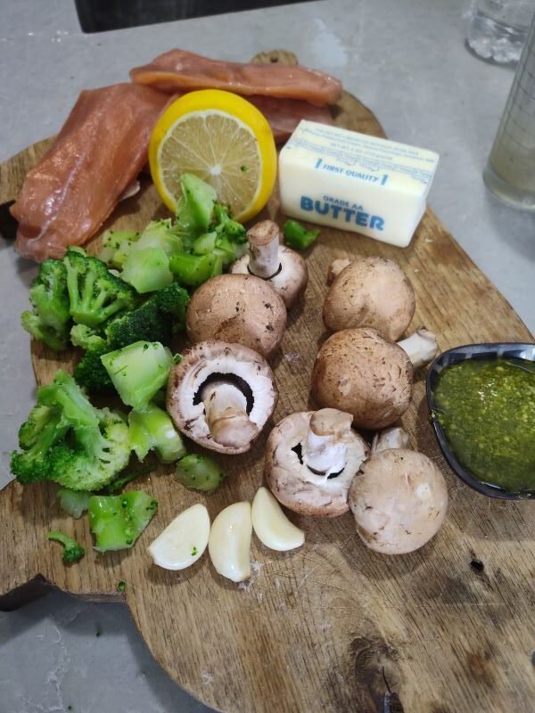 Ingredients for salmon pesto and mushrooms