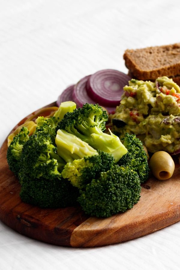 Broccoli and Guacamole Plateau (Vegan)